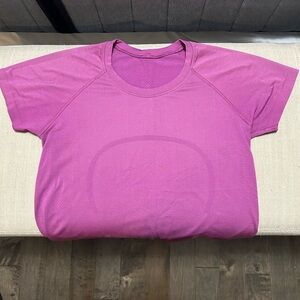 LULULEMON swiftly tech short sleeve t-shirt in purple, size 8